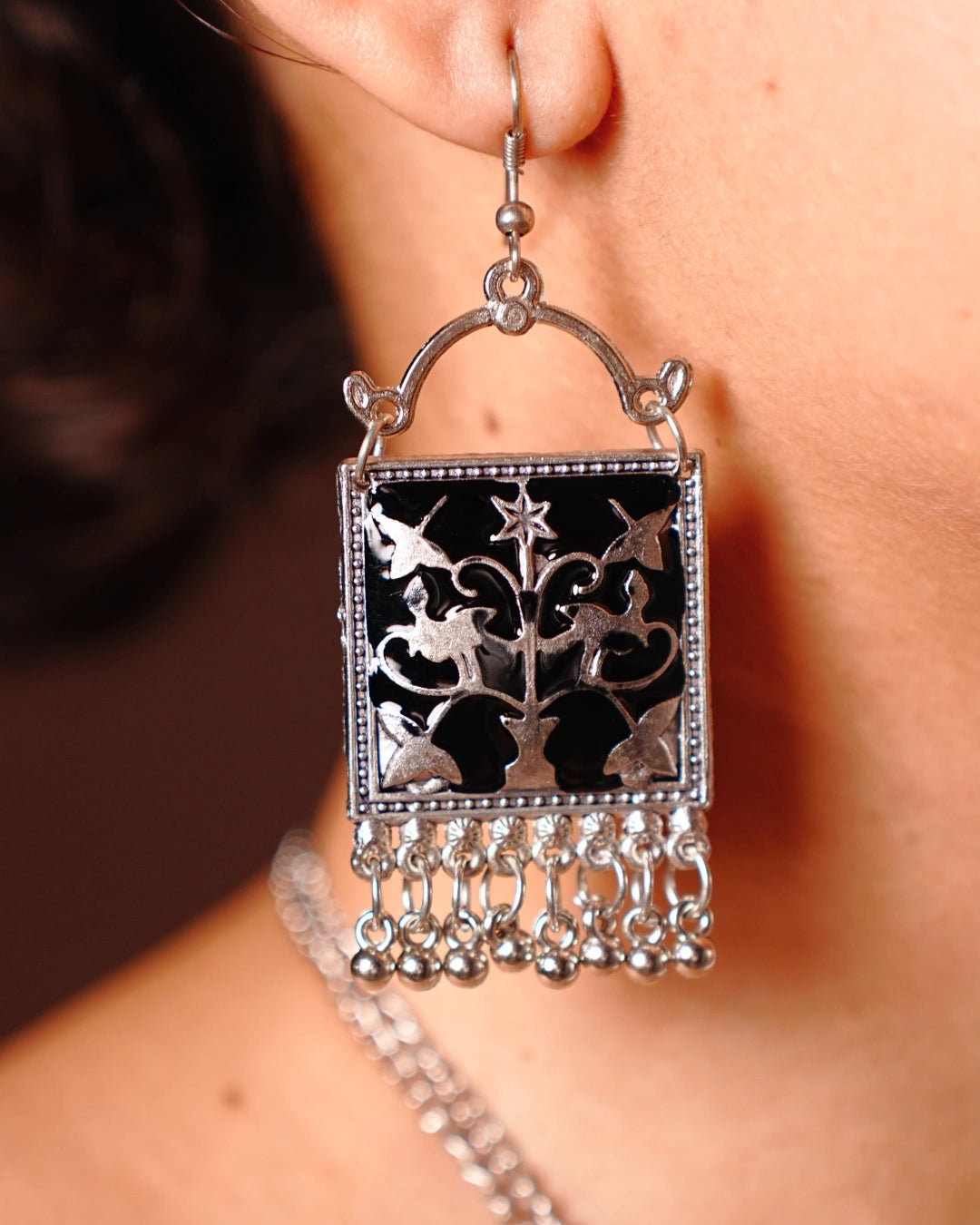 Sakhi Haar 3-Piece Set- 1 Necklace + 2 Earrings - Nisha